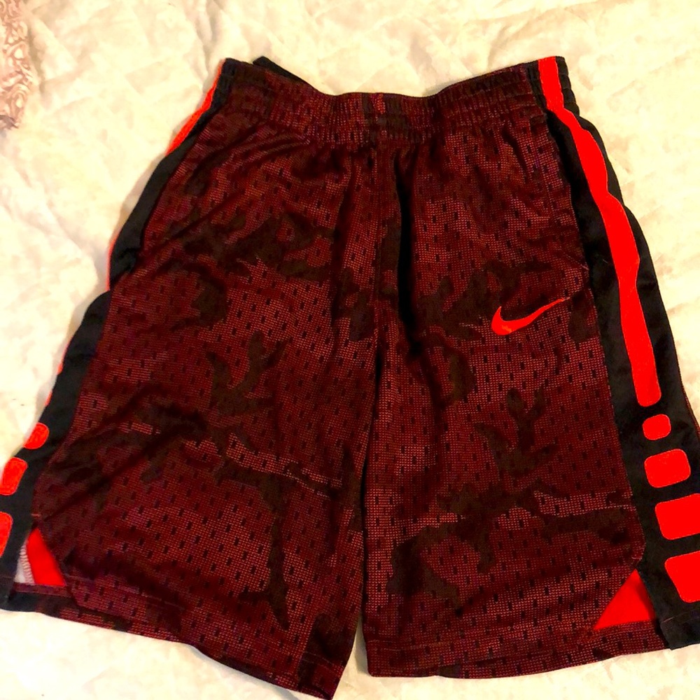 Nike Elite boys shorts XL